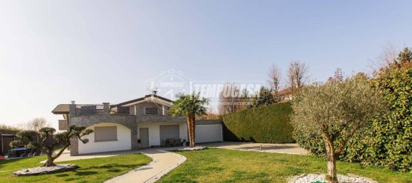 3 bedrooms Villa in Magnago, Italy No. 16291 8