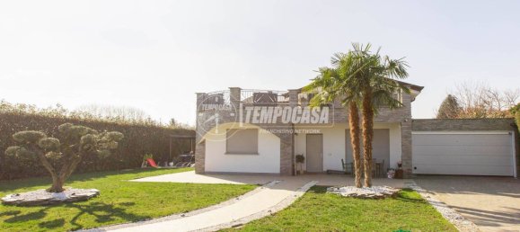 3 bedrooms Villa in Magnago, Italy No. 16291 6