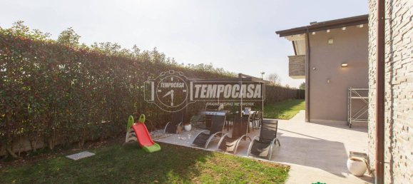 3 bedrooms Villa in Magnago, Italy No. 16291 10