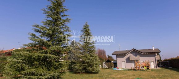 3 bedrooms Villa in Magnago, Italy No. 16291 12