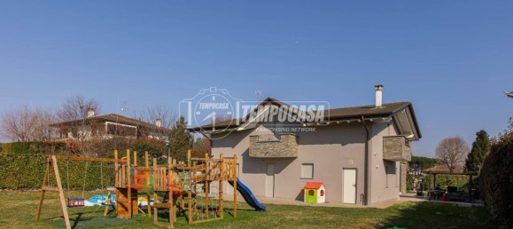 3 bedrooms Villa in Magnago, Italy No. 16291 5