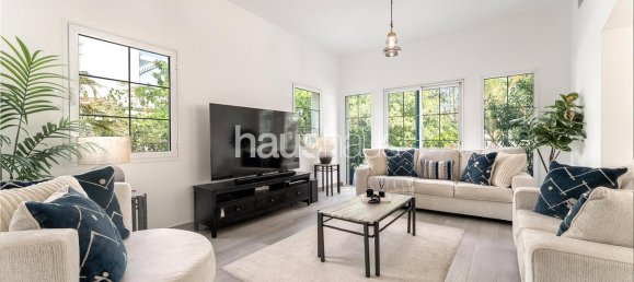 3 bedrooms Villa in Jumeirah Village Triangle, UAE No. 98636 2