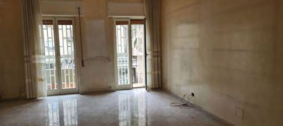 3 rooms Apartment in Naples, Italy No. 14169 3