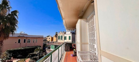 3 rooms Apartment in Pozzuoli, Italy No. 212376 3