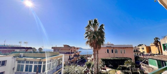 3 rooms Apartment in Pozzuoli, Italy No. 212376 2