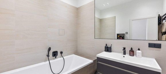 3 rooms Apartment in Dobling, Austria No. 204434 3