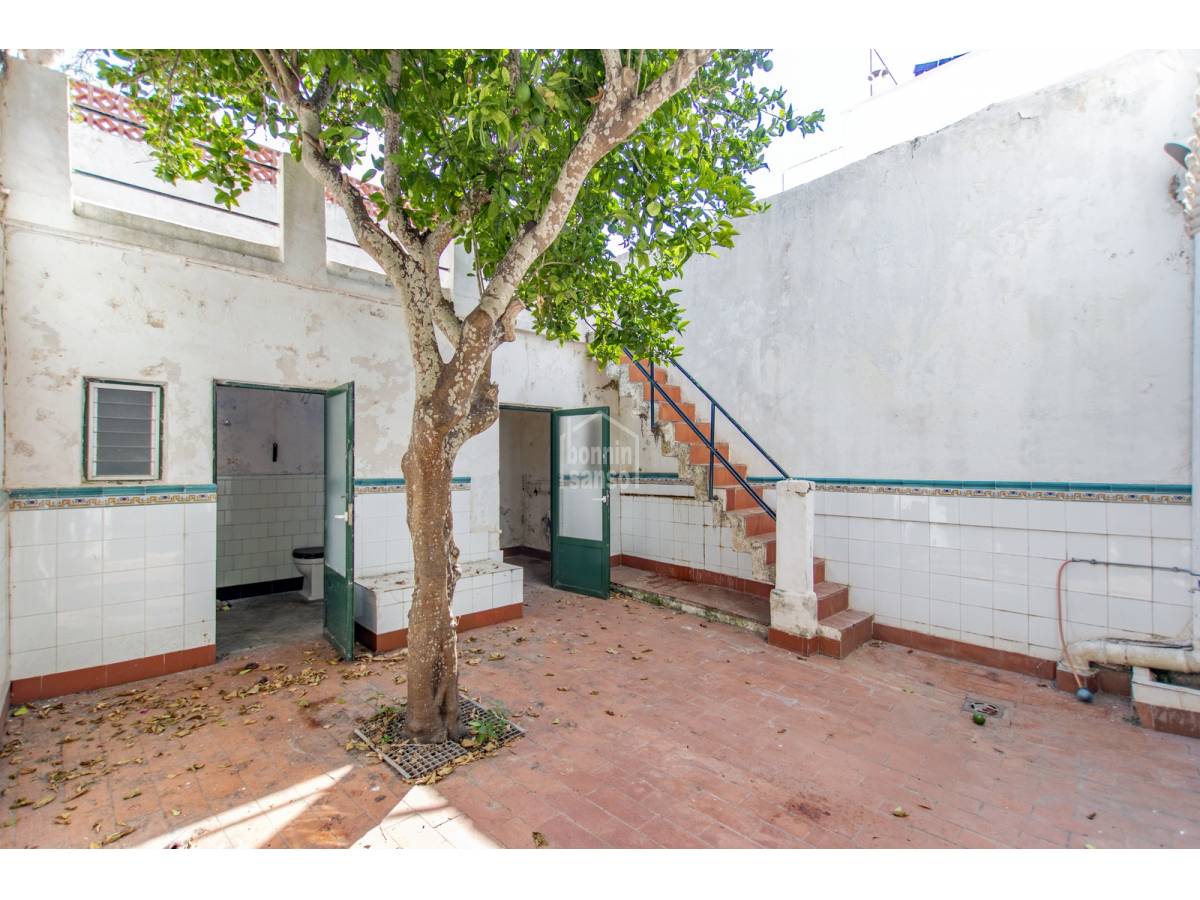 Adosado de 6 dormitorios en Mahon, Spain No. 10283