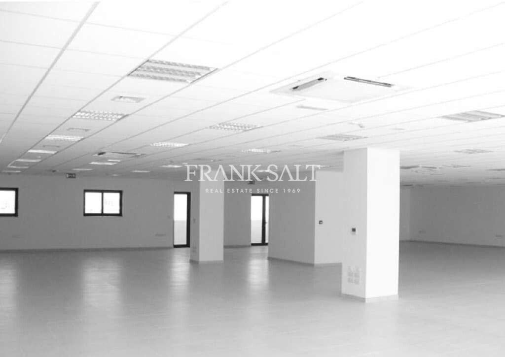 Oficina en Santa Venera, Malta 850 m² No. 13132
