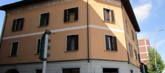 Квартира с 3 комнатами в Монца, Италия № 98387 2