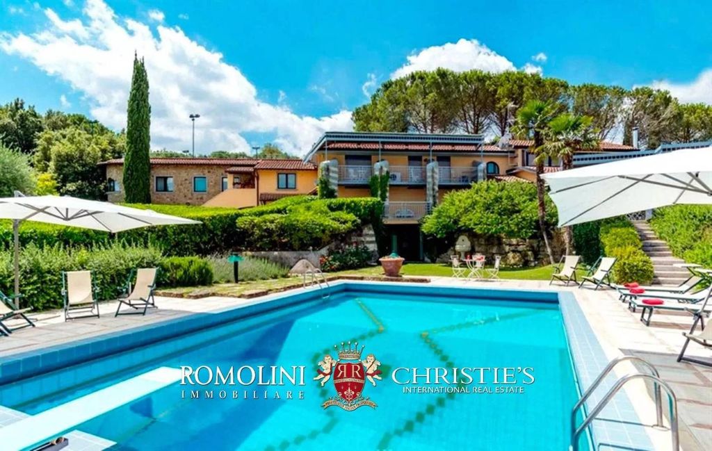 10 bedrooms Villa in Arezzo, Italy No. 120951