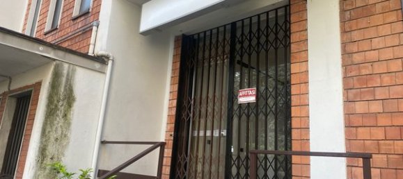 2 rooms Commercial property in Como, Italy No. 99094 4