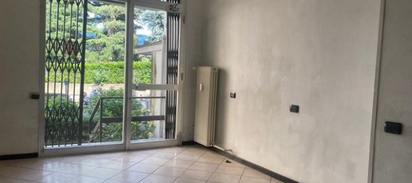 2 rooms Commercial property in Como, Italy No. 99094 5