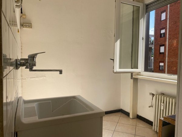 2 rooms Commercial property in Como, Italy No. 99094