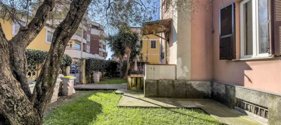6 rooms Apartment in Sarzana, Italy No. 188274 33