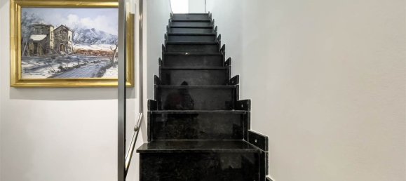 6 rooms Apartment in Sarzana, Italy No. 188274 18