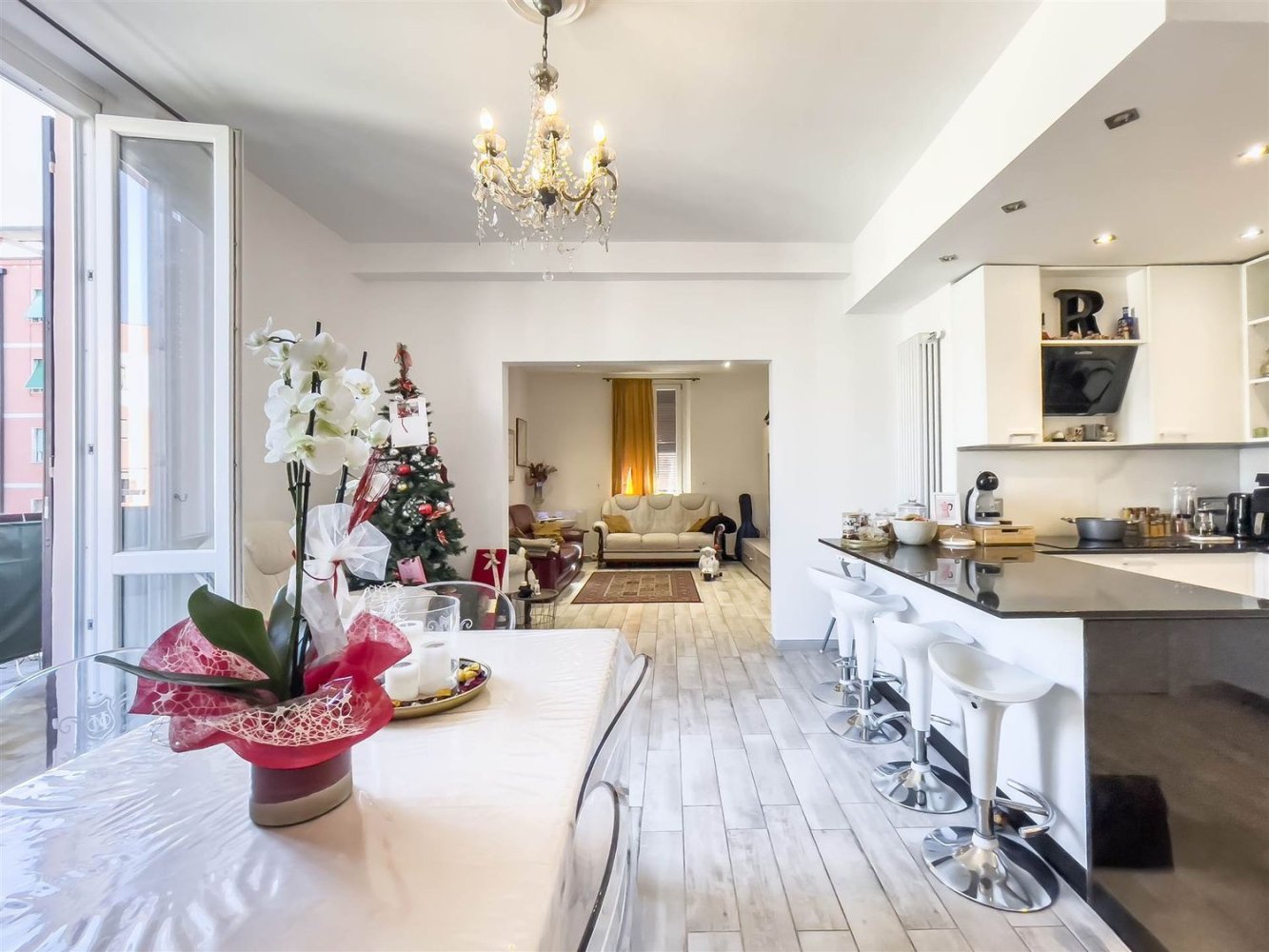 6 rooms Apartment in Sarzana, Italy No. 188274