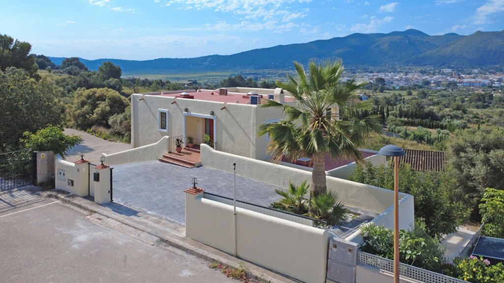 3 bedrooms Villa in Jalon, Spain No. 261786