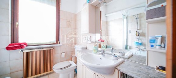 5 rooms Villa in Gazzada Schianno, Italy No. 104549 20