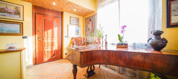 5 rooms Villa in Gazzada Schianno, Italy No. 104549 7