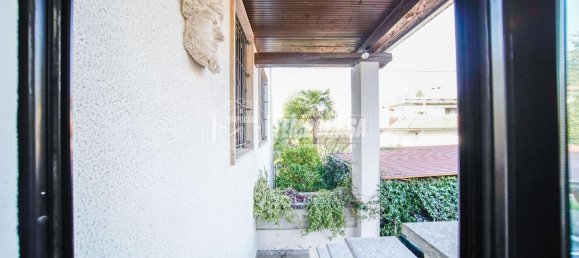 5 rooms Villa in Gazzada Schianno, Italy No. 104549 4