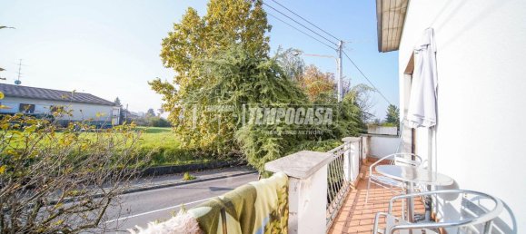 5 rooms Villa in Gazzada Schianno, Italy No. 104549 3