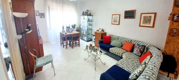3-salle Appartement à Foggia, Italy No. 301758 3