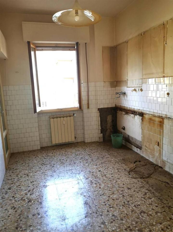 3 rooms Apartment in San Giovanni Valdarno, Italy No. 140143