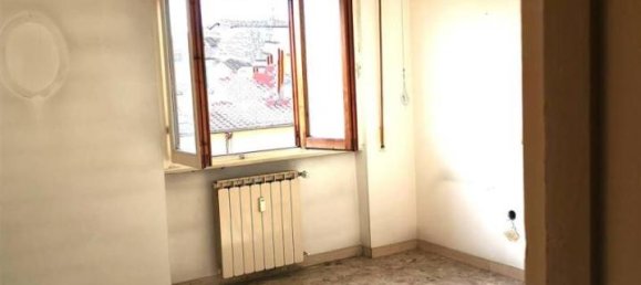 3 rooms Apartment in San Giovanni Valdarno, Italy No. 140143 4