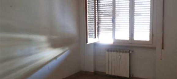 3 rooms Apartment in San Giovanni Valdarno, Italy No. 140143 3