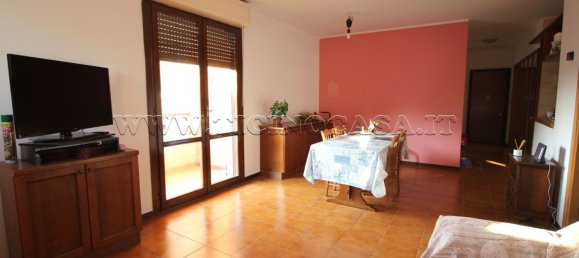 3 bedrooms Apartment in Magenta, Italy No. 65464 3