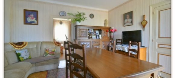 Moradia em banda T4 em Chateaumeillant, France N.º 69662 9