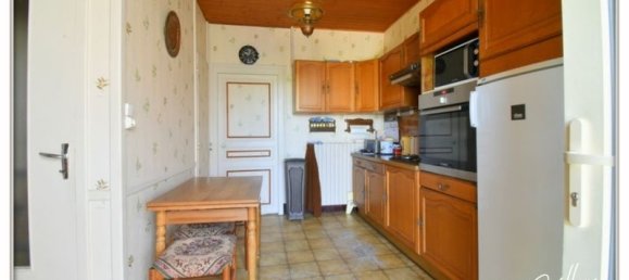 Moradia em banda T4 em Chateaumeillant, France N.º 69662 11