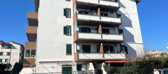 3-salle Appartement à Cerveteri, Italy No. 79829 3