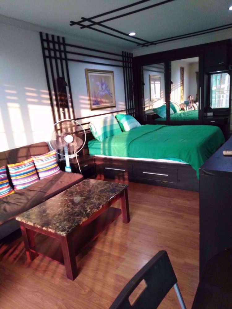Studio in the Condo in Watthana, Thailand No. 10239