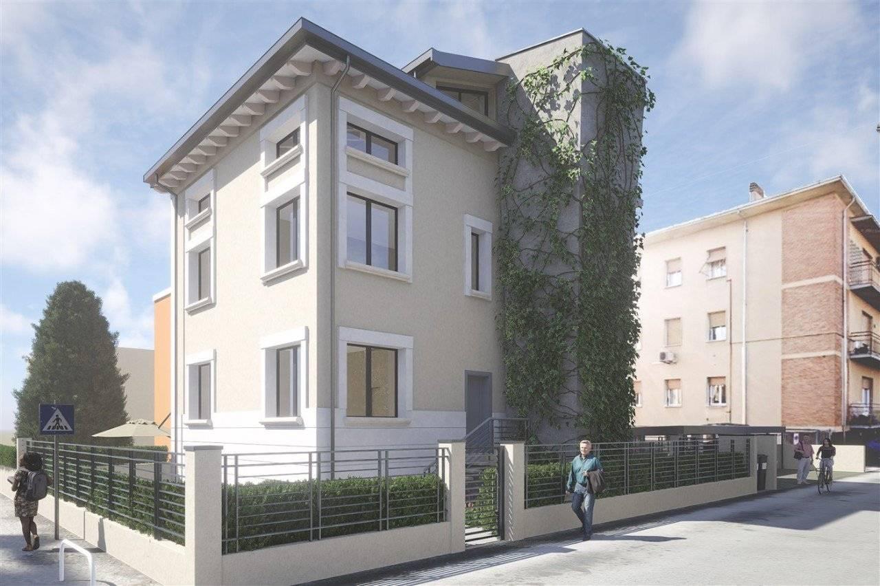 6 rooms Apartment in Parma, Italy No. 38040