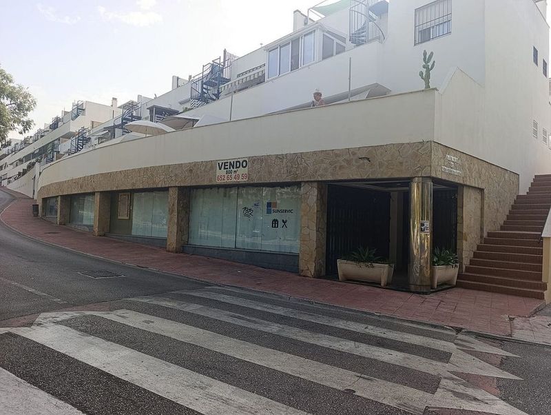 Коммерческая недвижимость с 6 спальнями в Бенальмадена, Испания № 228624