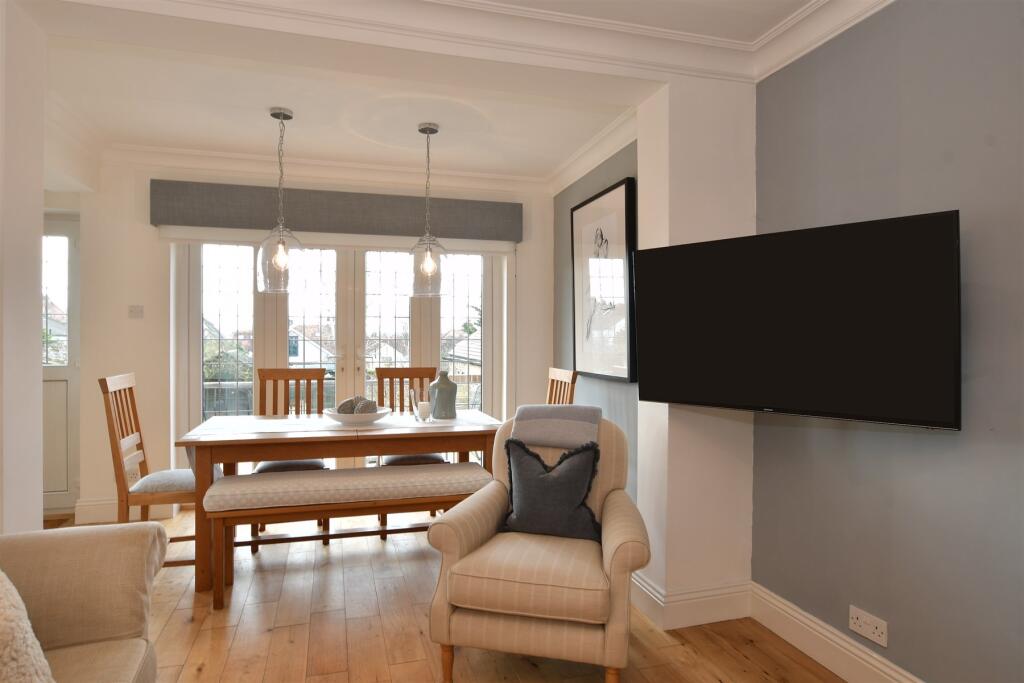 3 bedrooms Bungalow in Chingford, United Kingdom No. 4003