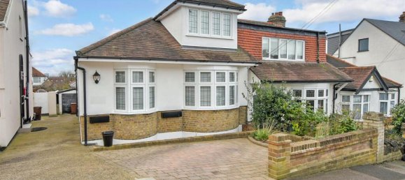 3 bedrooms Bungalow in Chingford, United Kingdom No. 4003 2