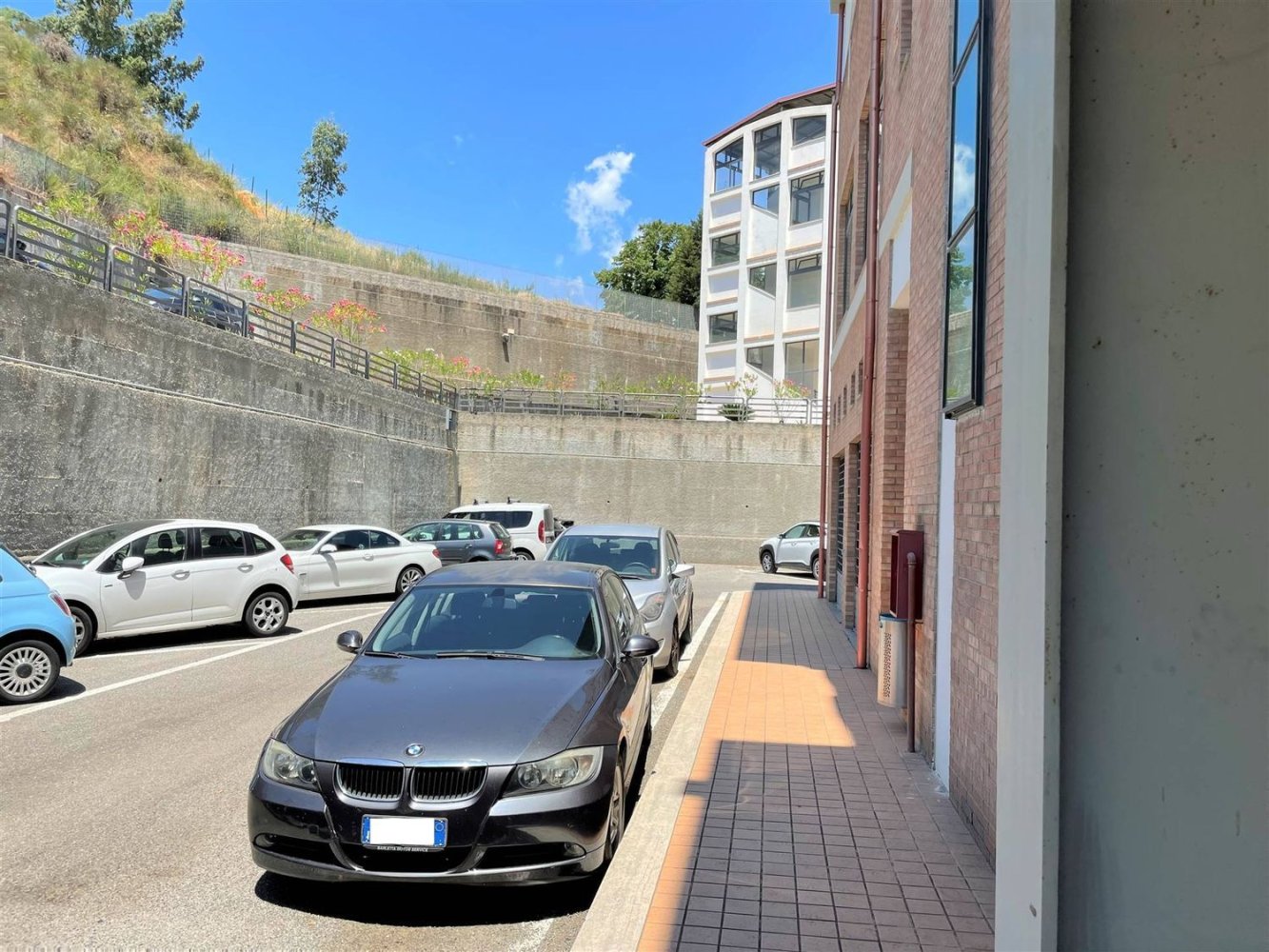 Коммерческая недвижимость 70м² в Катандзаро, Италия № 93067