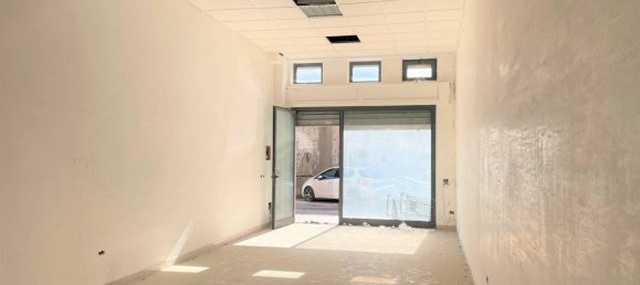 Коммерческая недвижимость 70м² в Катандзаро, Италия № 93067 9