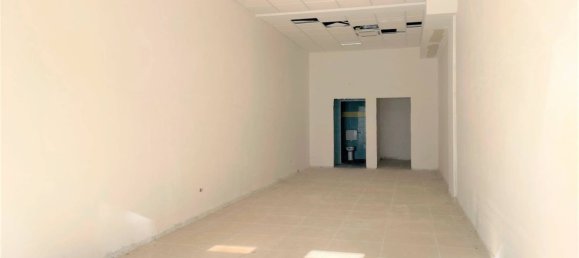 Коммерческая недвижимость 70м² в Катандзаро, Италия № 93067 2