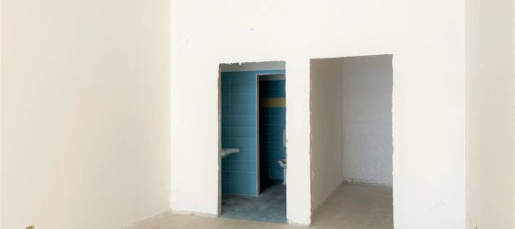 Коммерческая недвижимость 70м² в Катандзаро, Италия № 93067 6