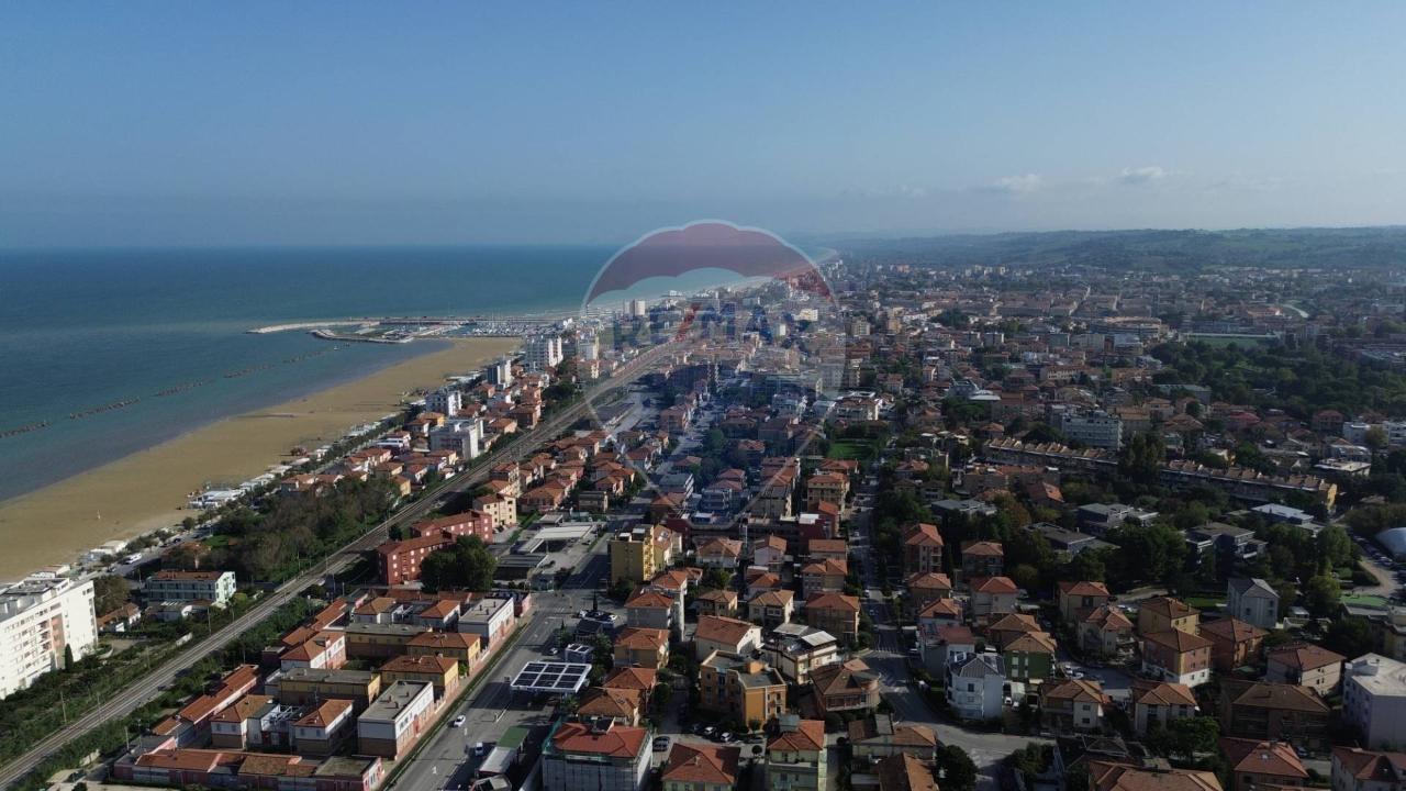 8 rooms Apartment in Senigallia, Italy No. 6021