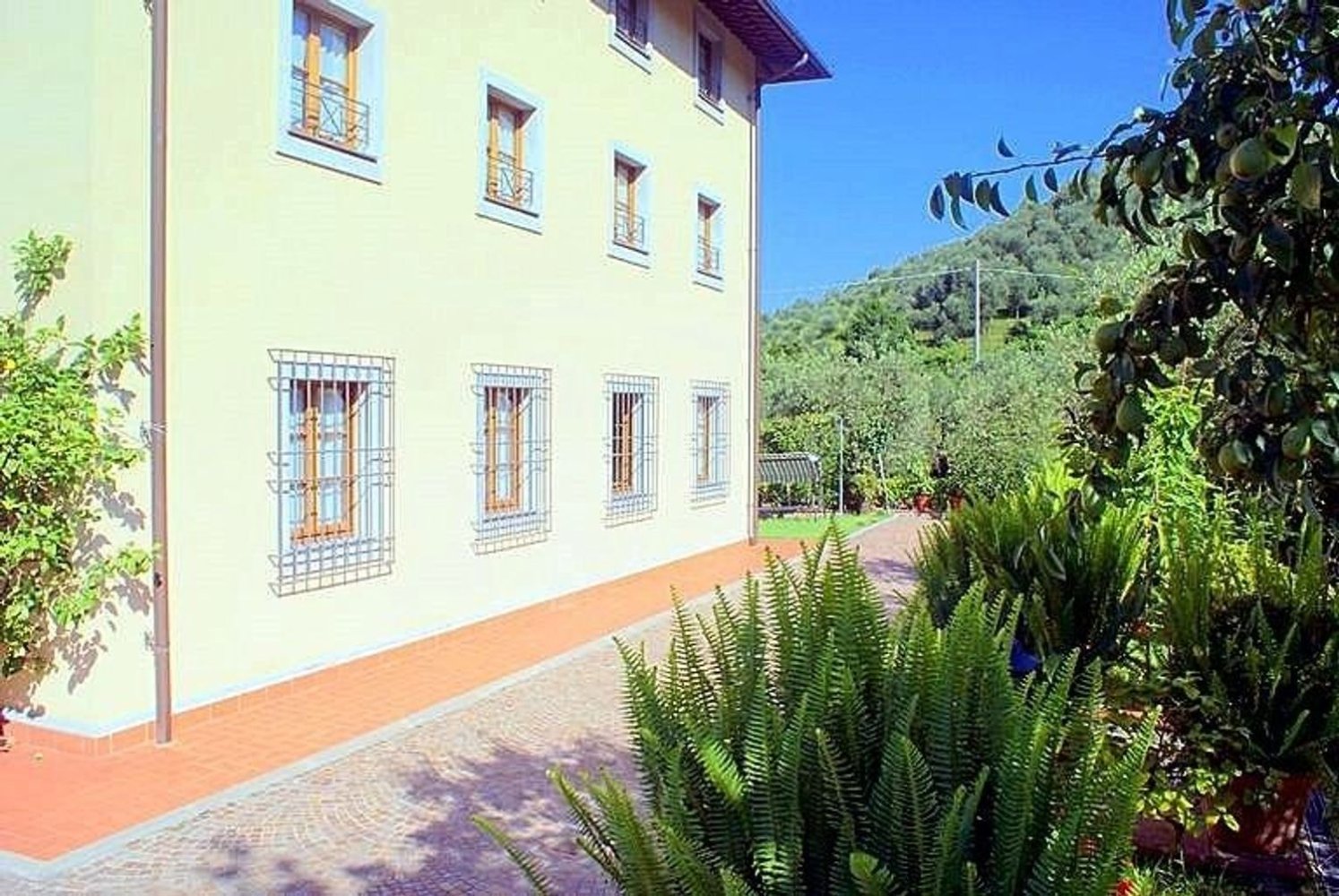 15 rooms Commercial property in Massarosa, Italy No. 85345