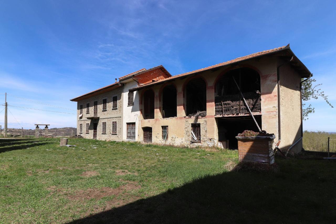 Дом с 8 комнатами в Серравалле Ланге, Италия № 3042