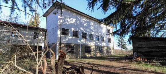 Дом с 8 комнатами в Серравалле Ланге, Италия № 3042 17