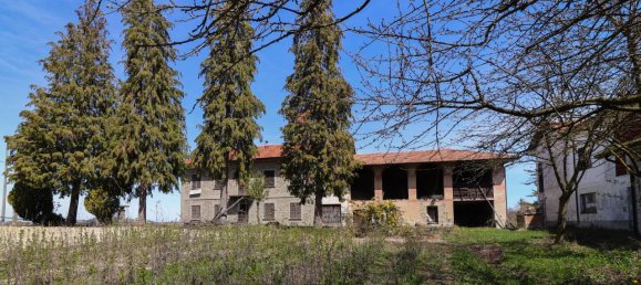 Дом с 8 комнатами в Серравалле Ланге, Италия № 3042 19