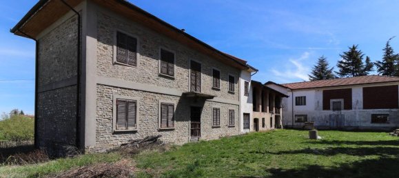 Дом с 8 комнатами в Серравалле Ланге, Италия № 3042 7