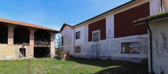 Дом с 8 комнатами в Серравалле Ланге, Италия № 3042 10