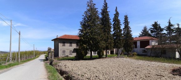 Дом с 8 комнатами в Серравалле Ланге, Италия № 3042 12